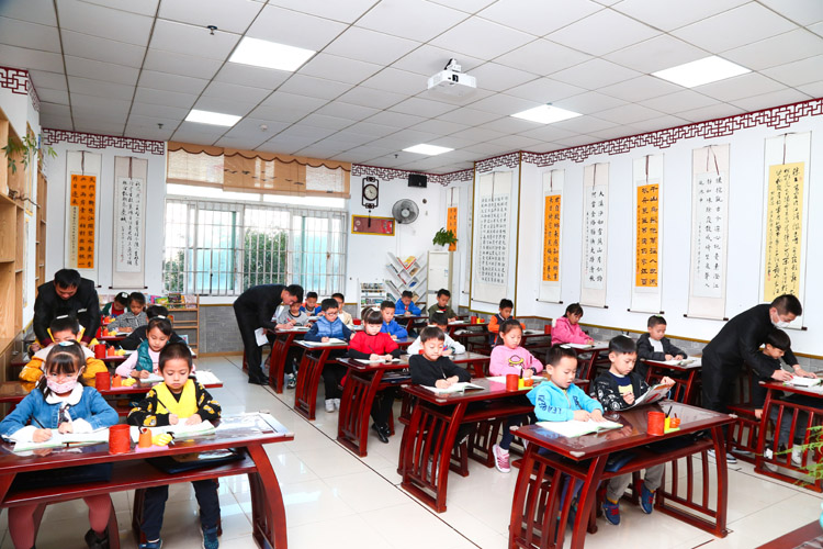 寫好(hǎo)字，對(duì)孩子(zǐ)的(de)身(shēn)心培養和(hé)學習(xí)重要(yào)性