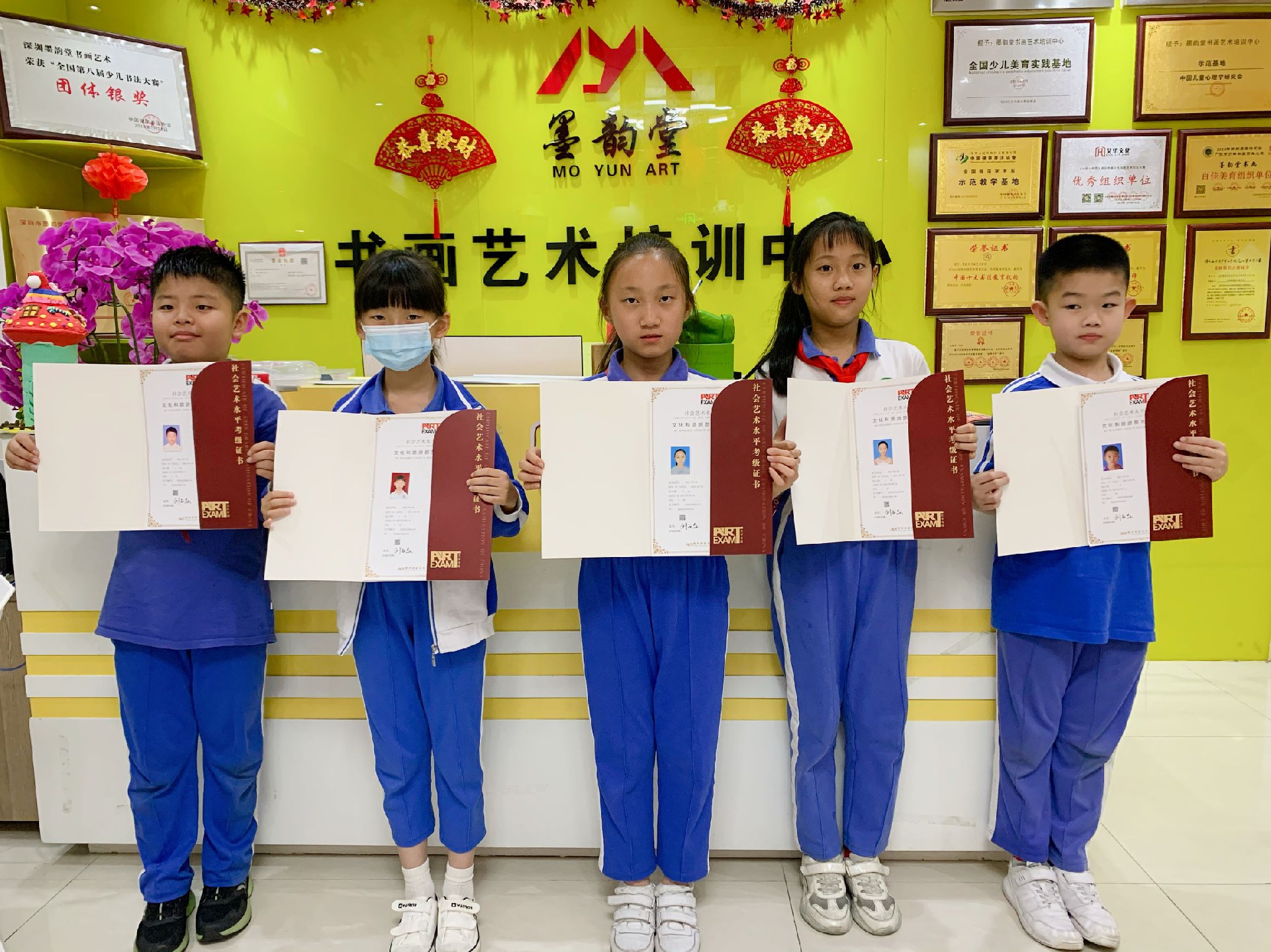 恭喜墨韻堂的(de)寶貝們在2020年(nián)舉行(xíng)的(de)美(měi)術(shù)書(shū)法考級中取得(de)優異成績